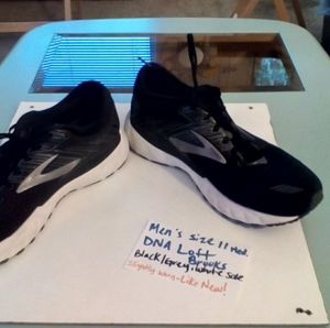 Men's size 11Med. DNA Loft Brooks running sneaker